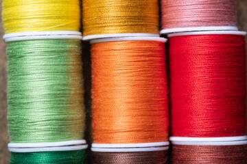 カラフルな助かる色糸のイメージ　(写真素材)