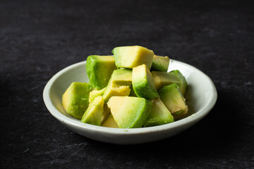 カットしたアボカド