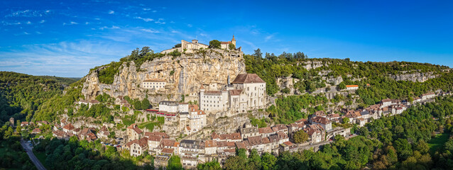 Obraz premium Rocamadour, France: Aerial View of a Cliffside Medieval Village
