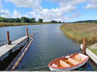 Bodden und Fluss mit Anlegestelle auf Rügen