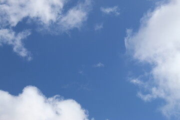 Belles photos de nuages dans un beau ciel bleu