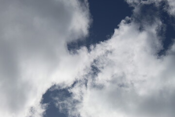 Belles photos de nuages dans un beau ciel bleu