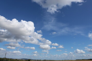 Belles photos de nuages dans un beau ciel bleu