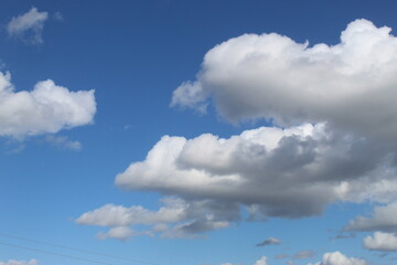 Belles photos de nuages dans un beau ciel bleu