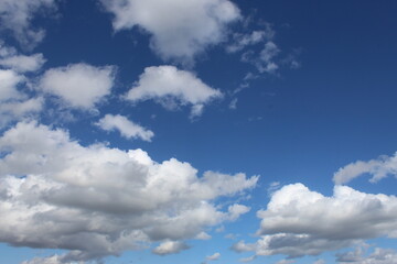 Belles photos de nuages dans un beau ciel bleu