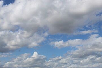 Belles photos de nuages dans un beau ciel bleu