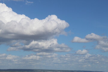 Belles photos de nuages dans un beau ciel bleu