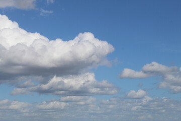 Belles photos de nuages dans un beau ciel bleu