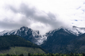 Obraz premium rocky high snow covered mountains with cloudy sky landscape