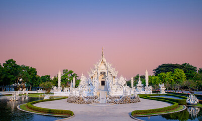 Naklejka premium Majestic white temple wat rong khun against stunning sunset in Chiang Rai, Thailand