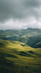 Obraz premium Stunning green hills under dramatic cloudy skies