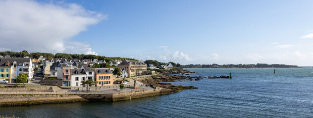 Blick von der Ville close in  Concarneau auf Geb&auml;ude der Stadt