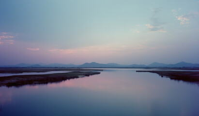 Fototapeta premium Quiet lake horizon at twilight- bstract minimal nature view 