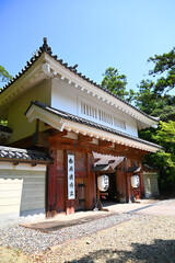 Fototapeta premium 医王山 油山寺の山門