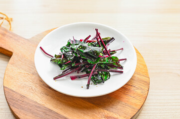 ビーツリーフの炒め物