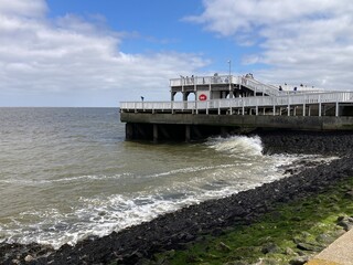 Alte Liebe – Aussichtsplattform am Hafen an der Elbmündung in Cuxhaven in der Nordsee
