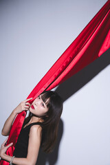 Naklejka premium 黒いワンピースの女性