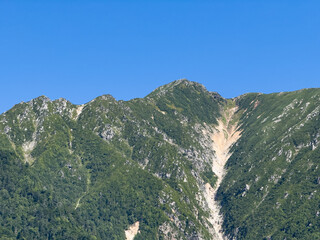 三股登山道から見上げる常念岳の雄姿