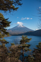 精進湖から望む富士山