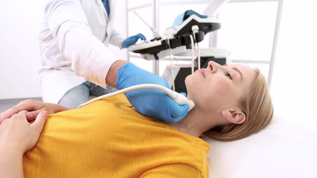 Ultrasound procedure for female patient with thyroid problems. Ultrasound diagnostics of thyroid gland