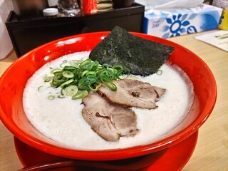 Tonkotsu ramen with chashu pork and seaweed