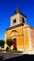 Obraz premium Eglise catholique Saint-Martin de Chatel-Chéhéry dans les Ardennes. France Europe