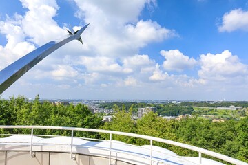 みよし市、三好丘緑地の浮き雲の桟橋から眺めるみよし市街地の風景