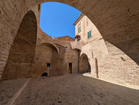 Archi medievali a Corinaldo nelle Marche