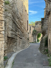 Gassen im kleinen Dorf Goult, Provence, Frankreich