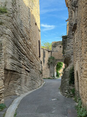 Gassen im kleinen Dorf Goult, Provence, Frankreich