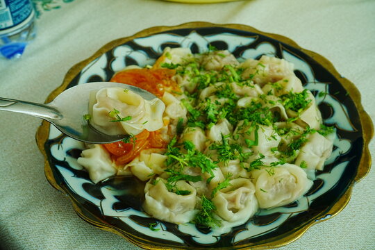 Uzbekistan Food, Beef Dumplings or Manti - ウズベキスタン料理 マントゥ	