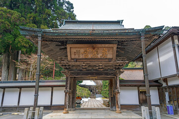 高野山金剛峯寺 塔頭 金剛三昧院の表門