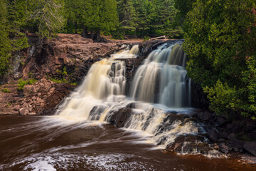 Obraz premium Gooseberry Upper Falls - A scenic waterfall landscape.