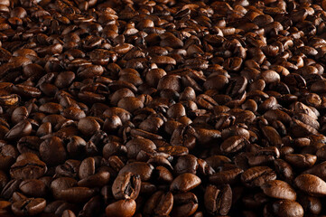 Roasted Coffee Beans Background / Фон із обсмажених кавових зерен