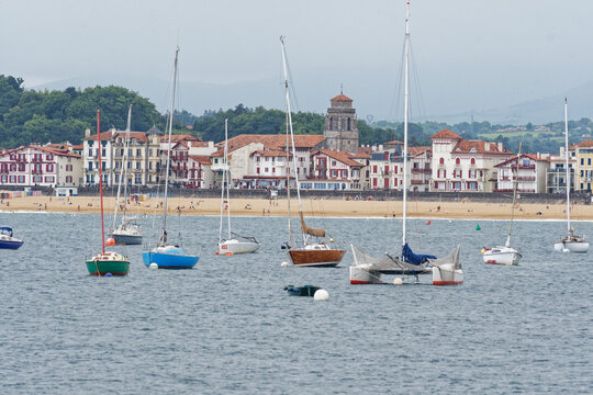 plage et c&ocirc;te de saint jean de luz, dans le pays basque