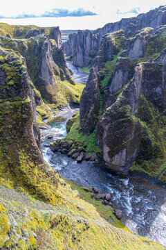 Canyon f&eacute;erique de Fja&eth;r&aacute;rglj&uacute;fur, dans le sud de l'Islande