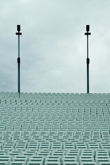 Sitzreihen einer Freiluftb&uuml;hne