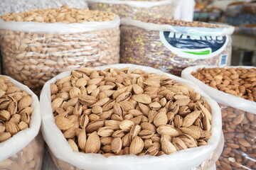 Uzbekistan Samarkand Almond and Nuts - ウズベキスタン サマルカンド アーモンド ナッツ	