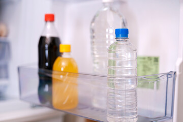 Drinks in the refrigerator. Bottled water in the refrigerator.  冷蔵庫の飲み物。冷蔵庫にあるペットボトルの水。