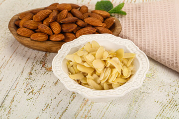 Sliced almond nut for culinary