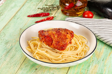 Pasta spaghetti with chicken thighs