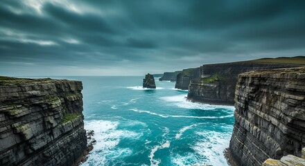 【荒々しい自然の絶景】アイルランドのモハーの崖を思わせる断崖絶壁