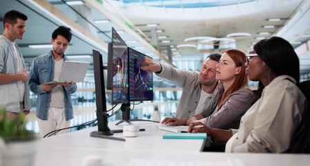 Dynamic Data Analysts Utilizing Cutting-Edge Technology