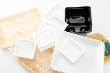 プラスチックゴミ　白バック