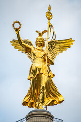 Obraz premium Berlin Victory Column (Siegessäule) — Golden Winged Victory Close-Up “Goldelse” with Laurel Wreath and Standard against Sky, Berlin