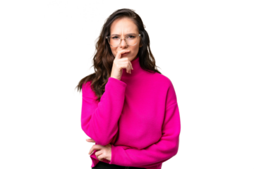 Young caucasian woman isolated over isolated background having doubts and with confuse face expression