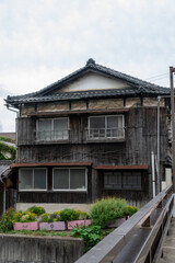 日本の兵庫県姫路市網干区の古くてとても美しい建物