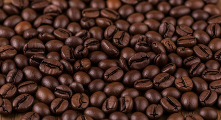Fototapeta premium Aromatic symphony: closeup view of roasted coffee beans in an inviting arrangement
