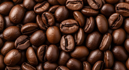 Obraz premium Aromatic delight: A close-up of fresh, roasted coffee beans showing their rich texture and deep