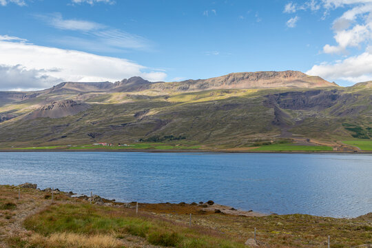Fjord de Berufj&ouml;r&eth;ur, dans l'est de l'Islande